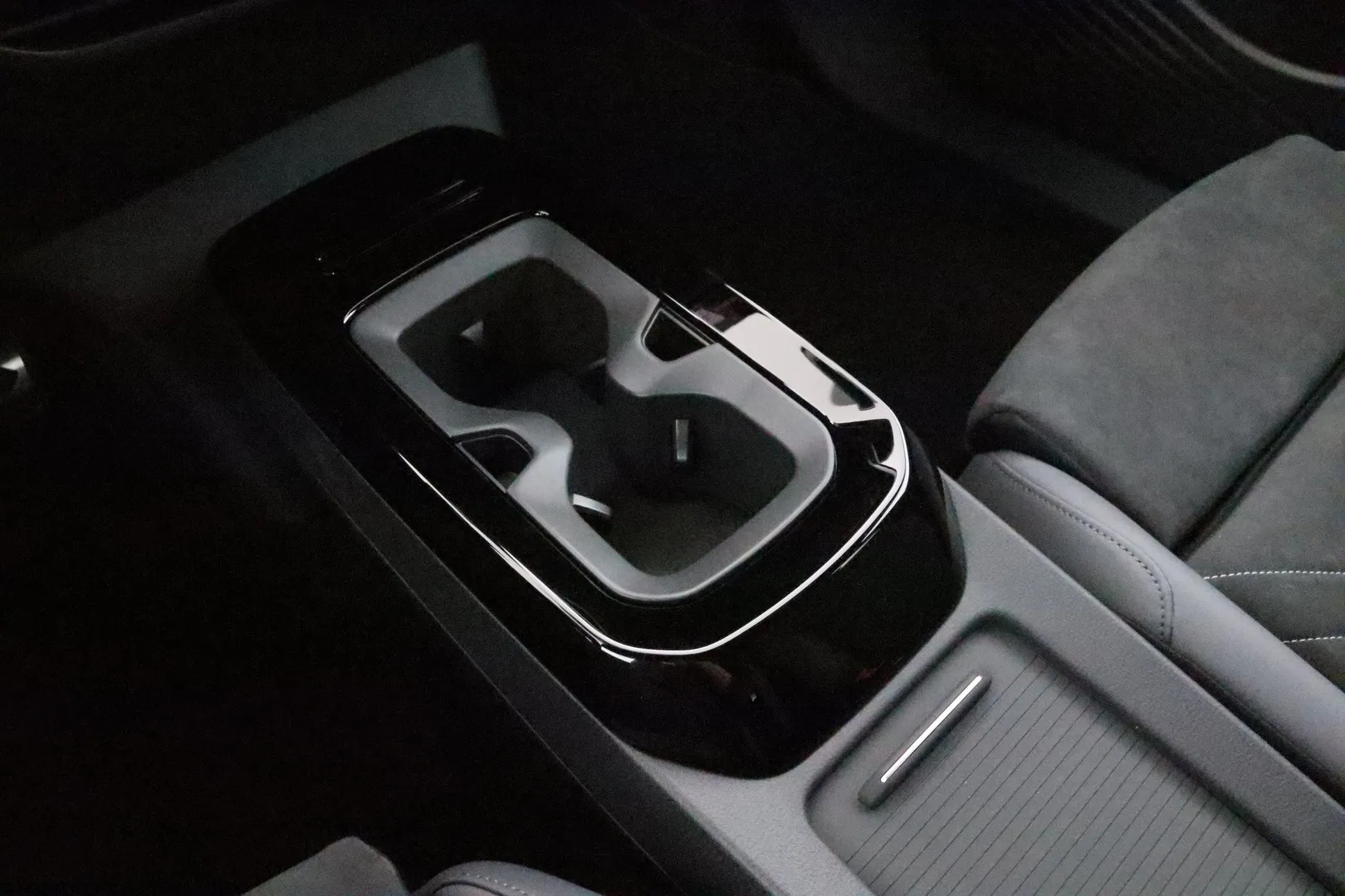 Volkswagen ID.4 ZPZ-843 carousel image