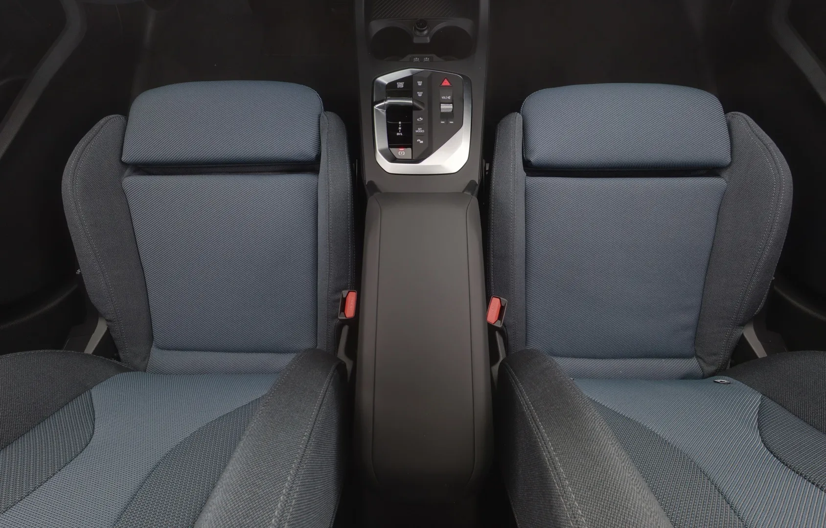 BMW 120 YMC-370 carousel image