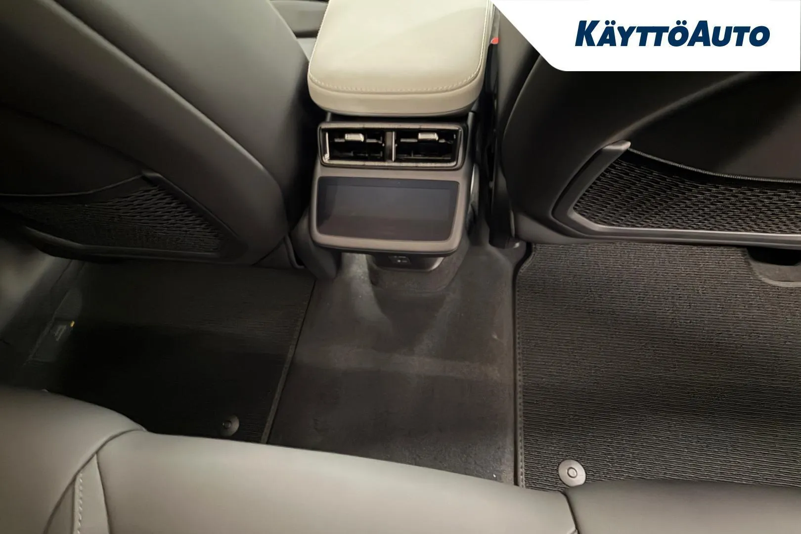 Polestar 4 XTT-699 carousel image