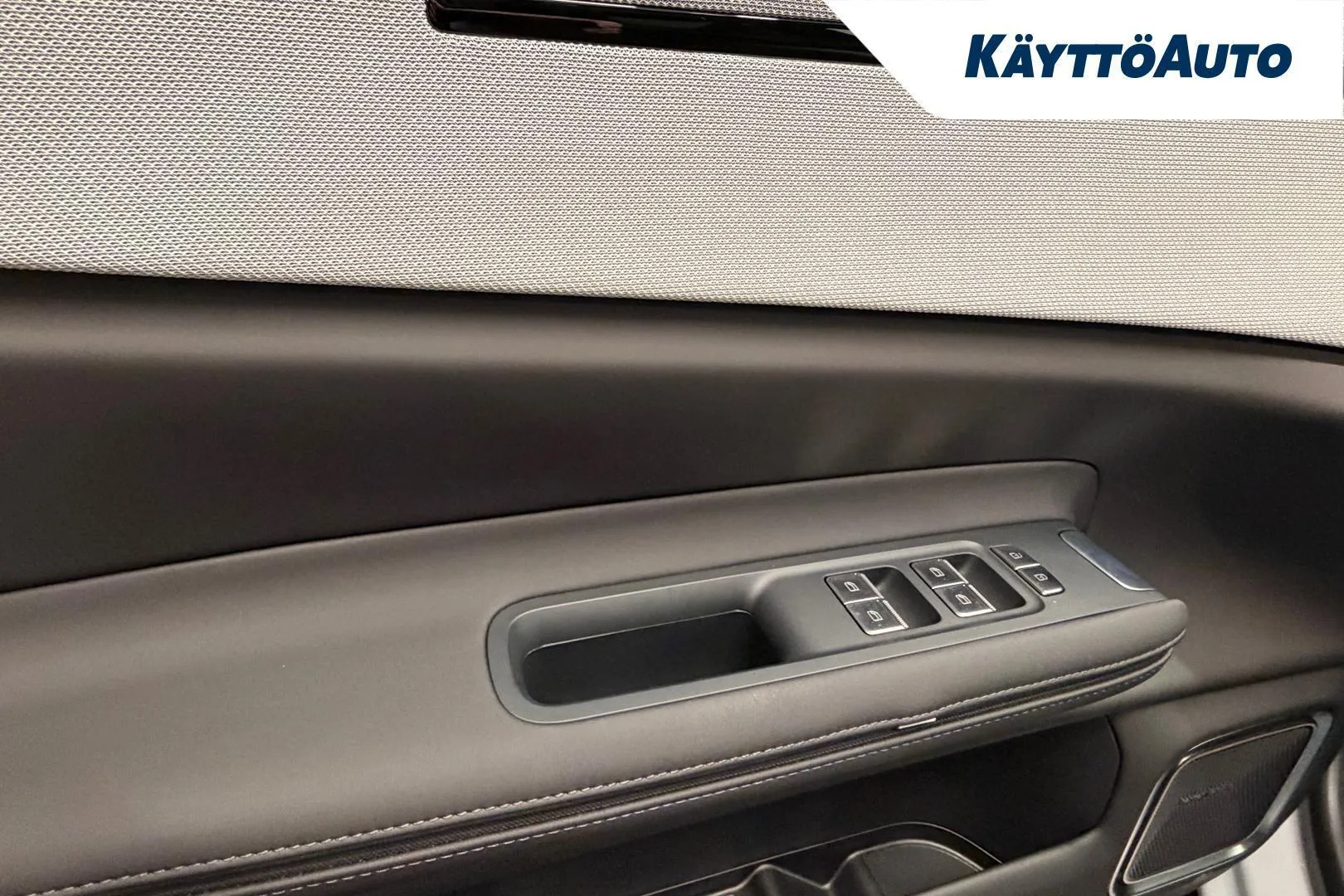 Polestar 4 XTT-699 carousel image