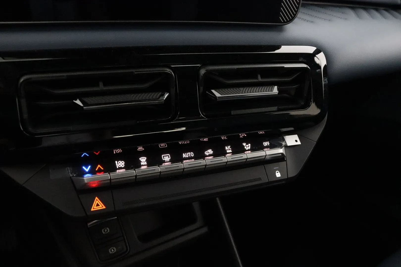 Nissan Micra XTJ-142 carousel image