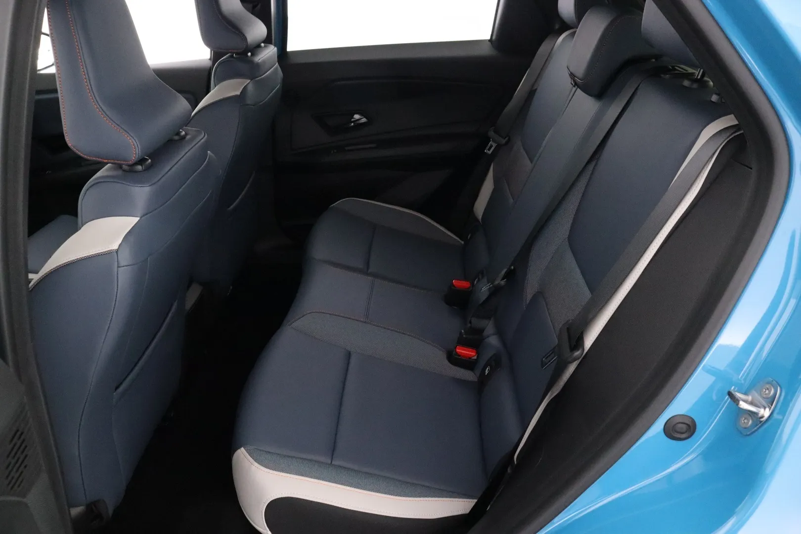 Nissan Micra XTJ-142 carousel image
