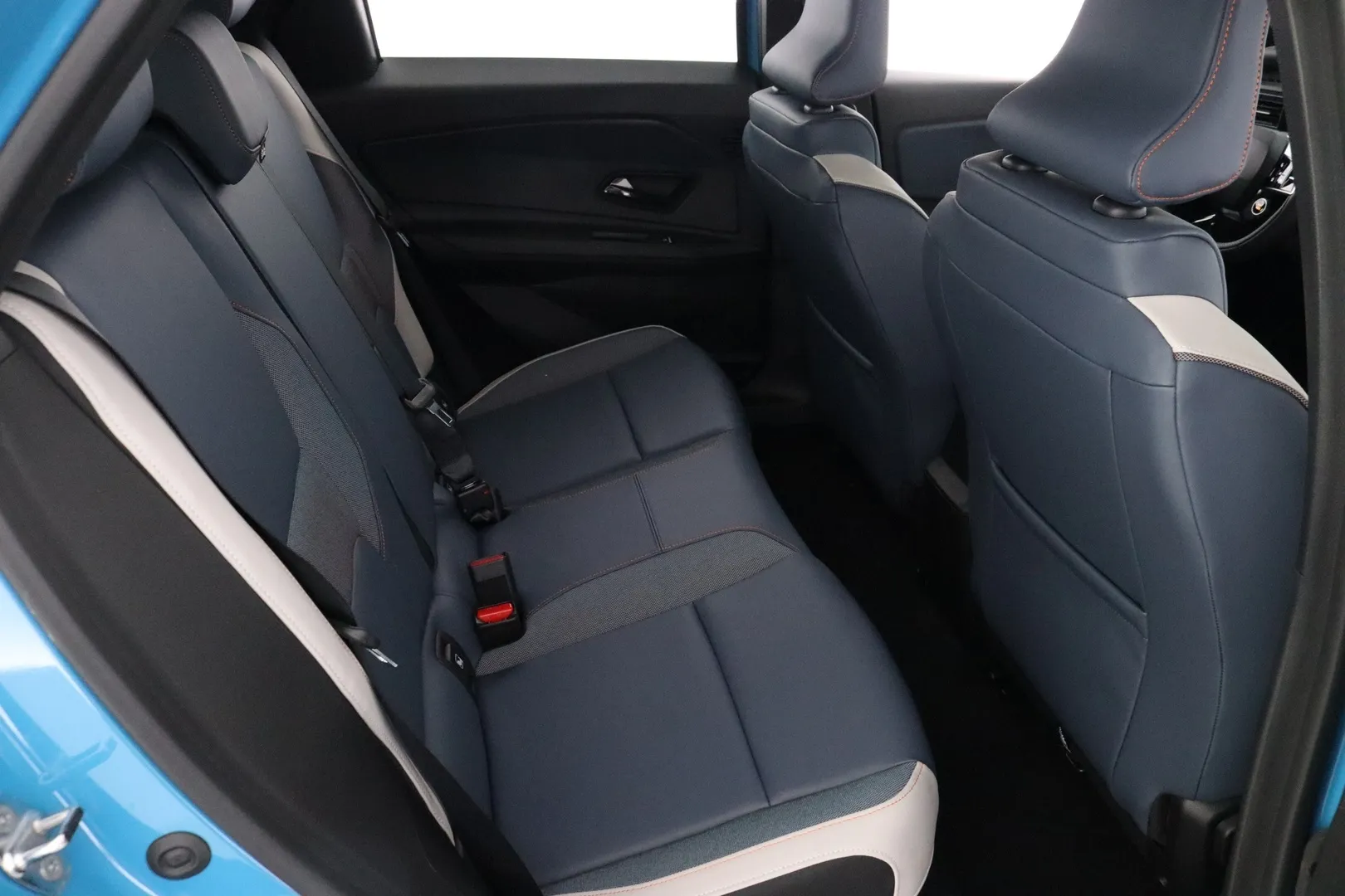 Nissan Micra XTJ-142 carousel image