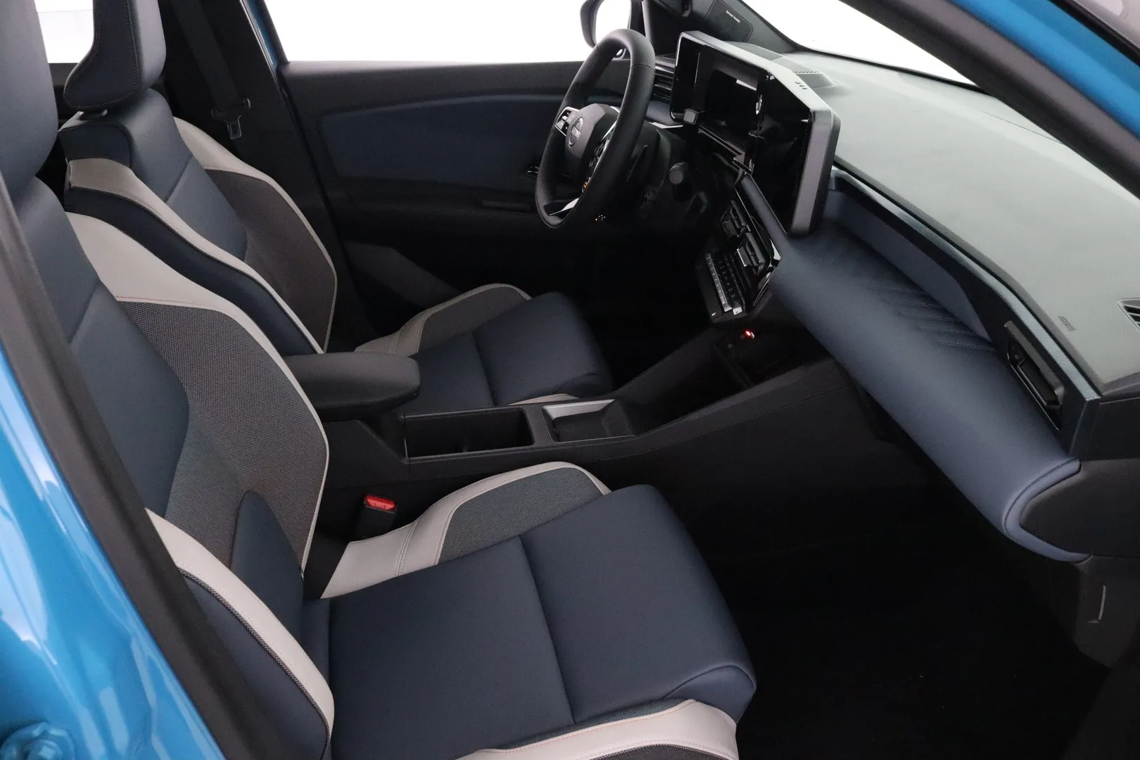 Nissan Micra XTJ-142 carousel image