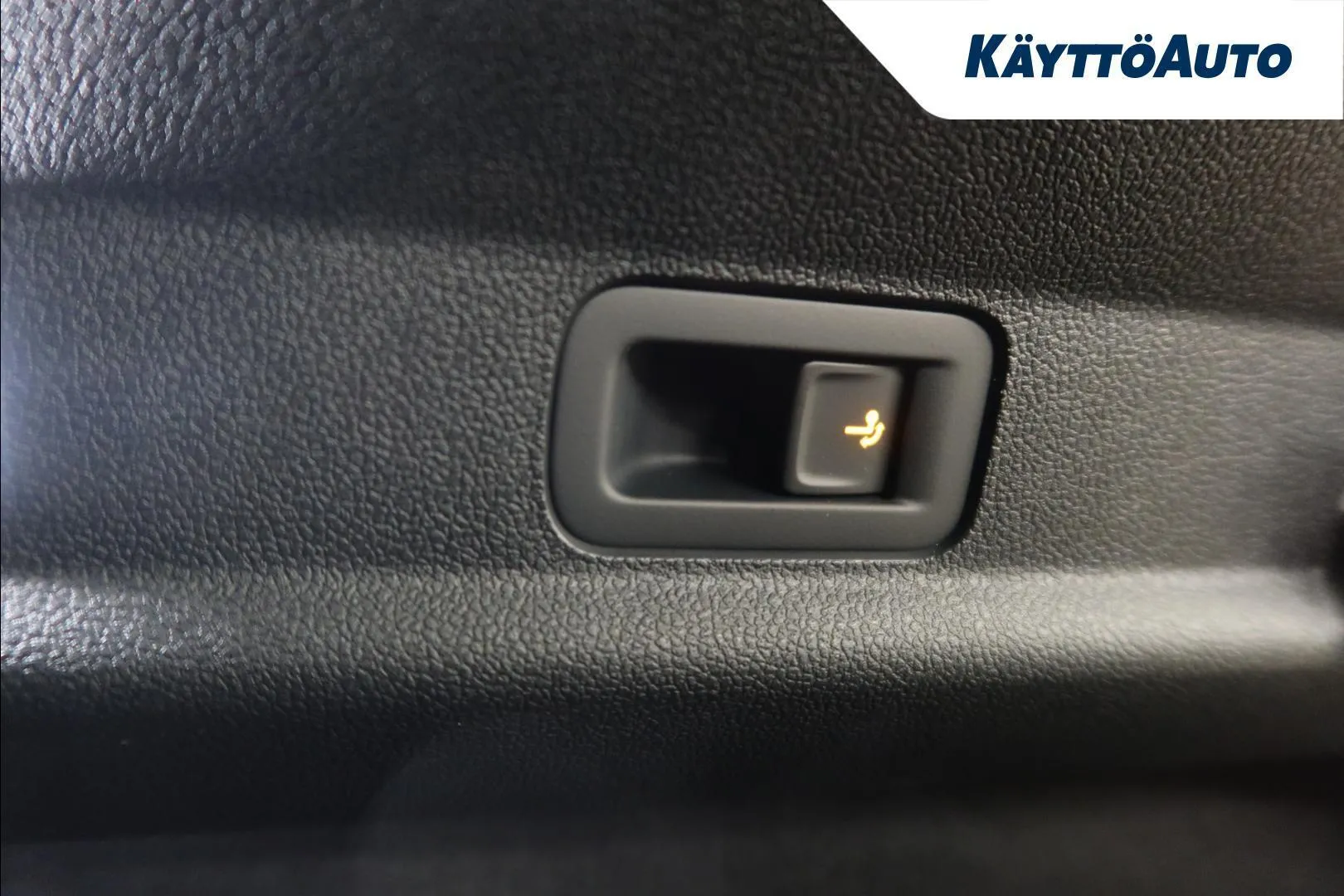 Ford Capri YMC-775 carousel image