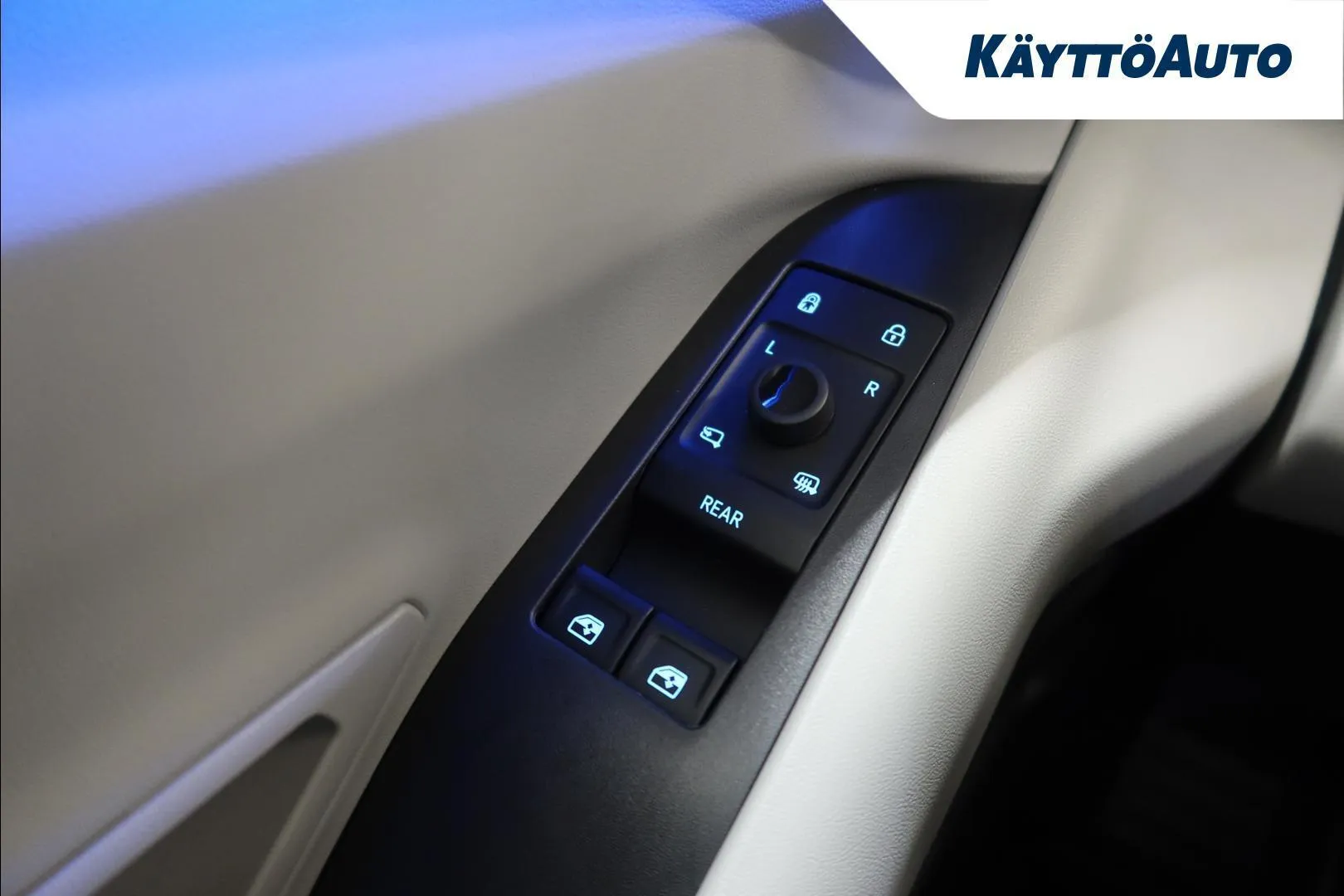 Ford Capri YMC-775 carousel image