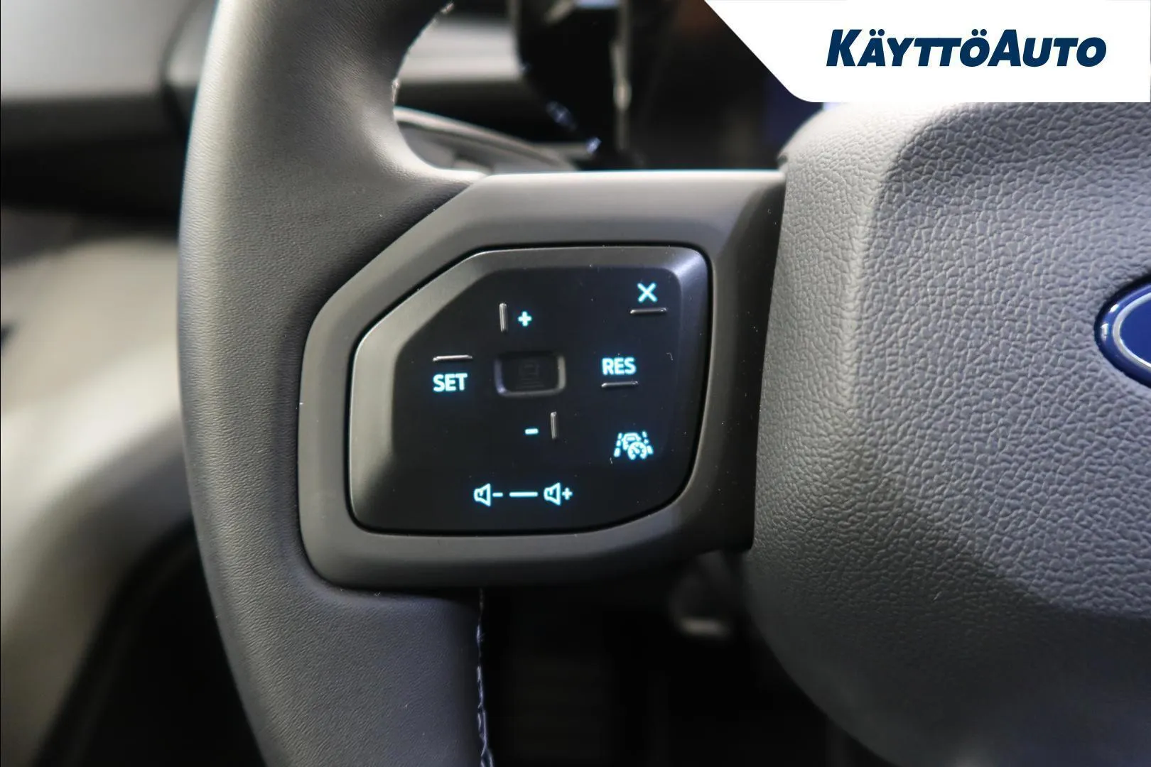 Ford Capri YMC-775 carousel image