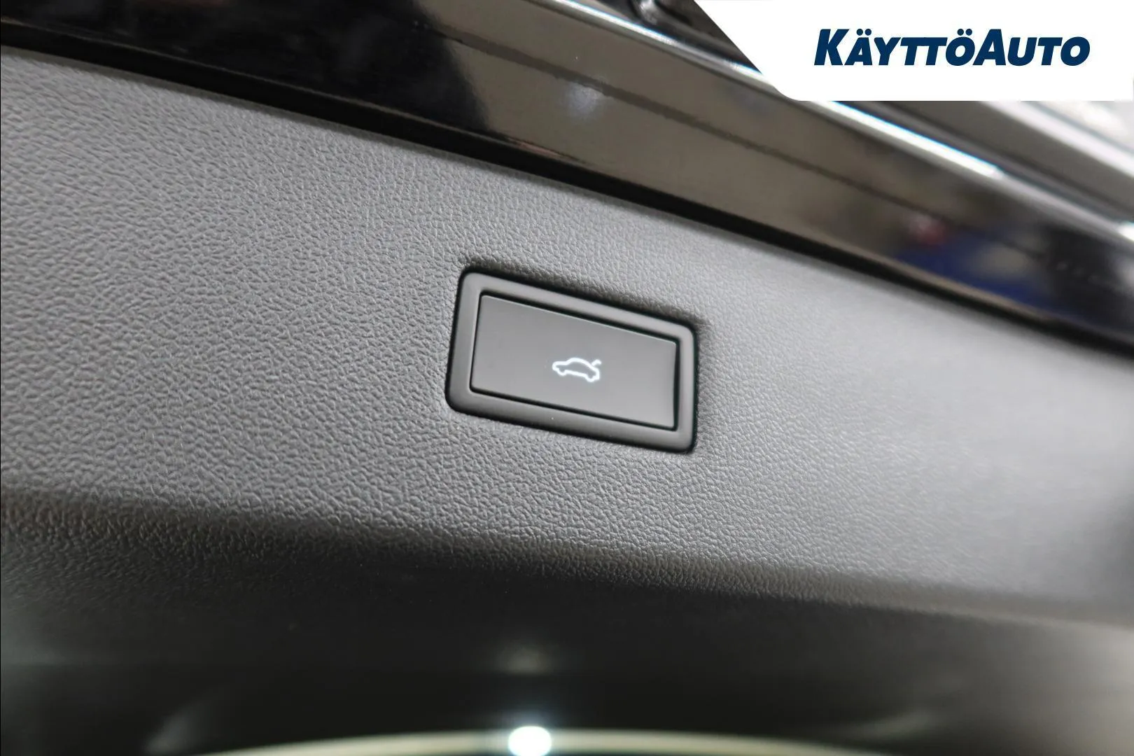 Ford Capri YMC-775 carousel image