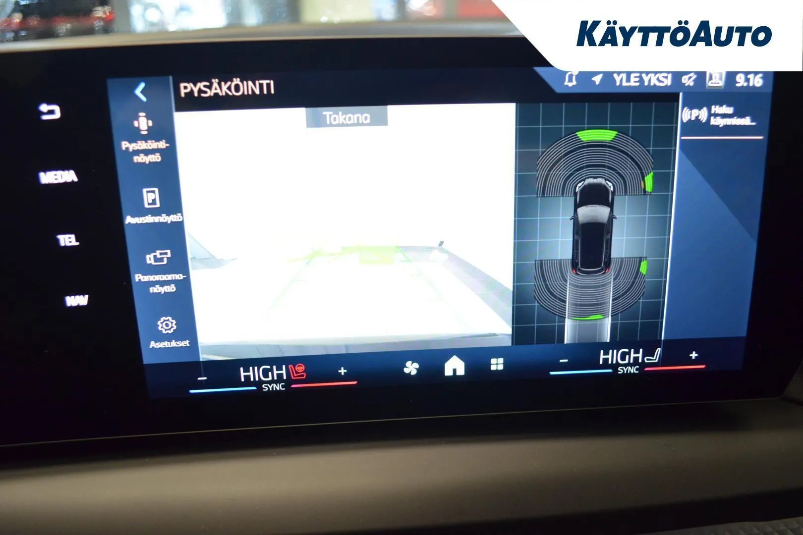 BMW 120 ZPX-674 carousel image