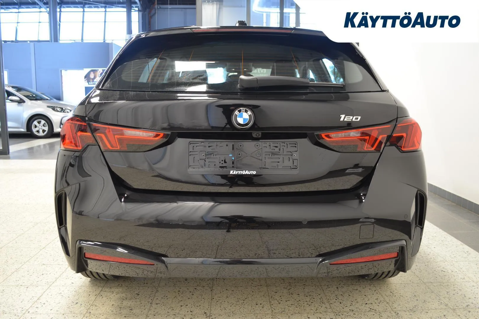 BMW 120 ZPX-674 carousel image