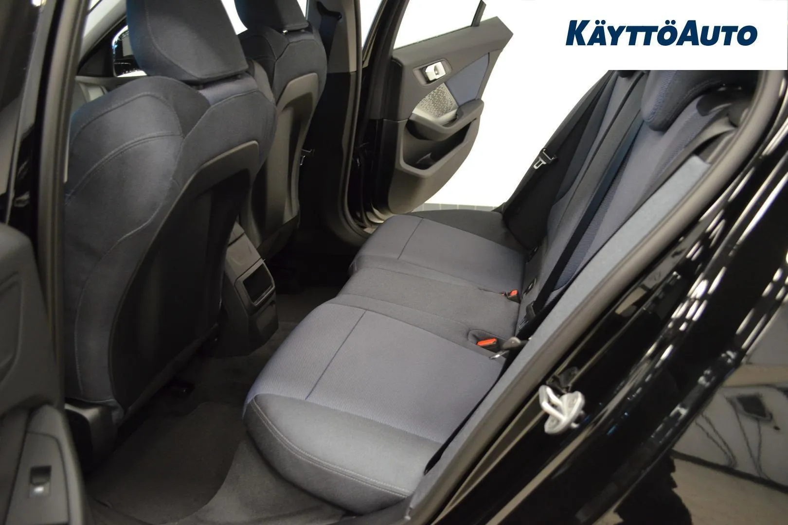 BMW 120 ZPX-674 carousel image