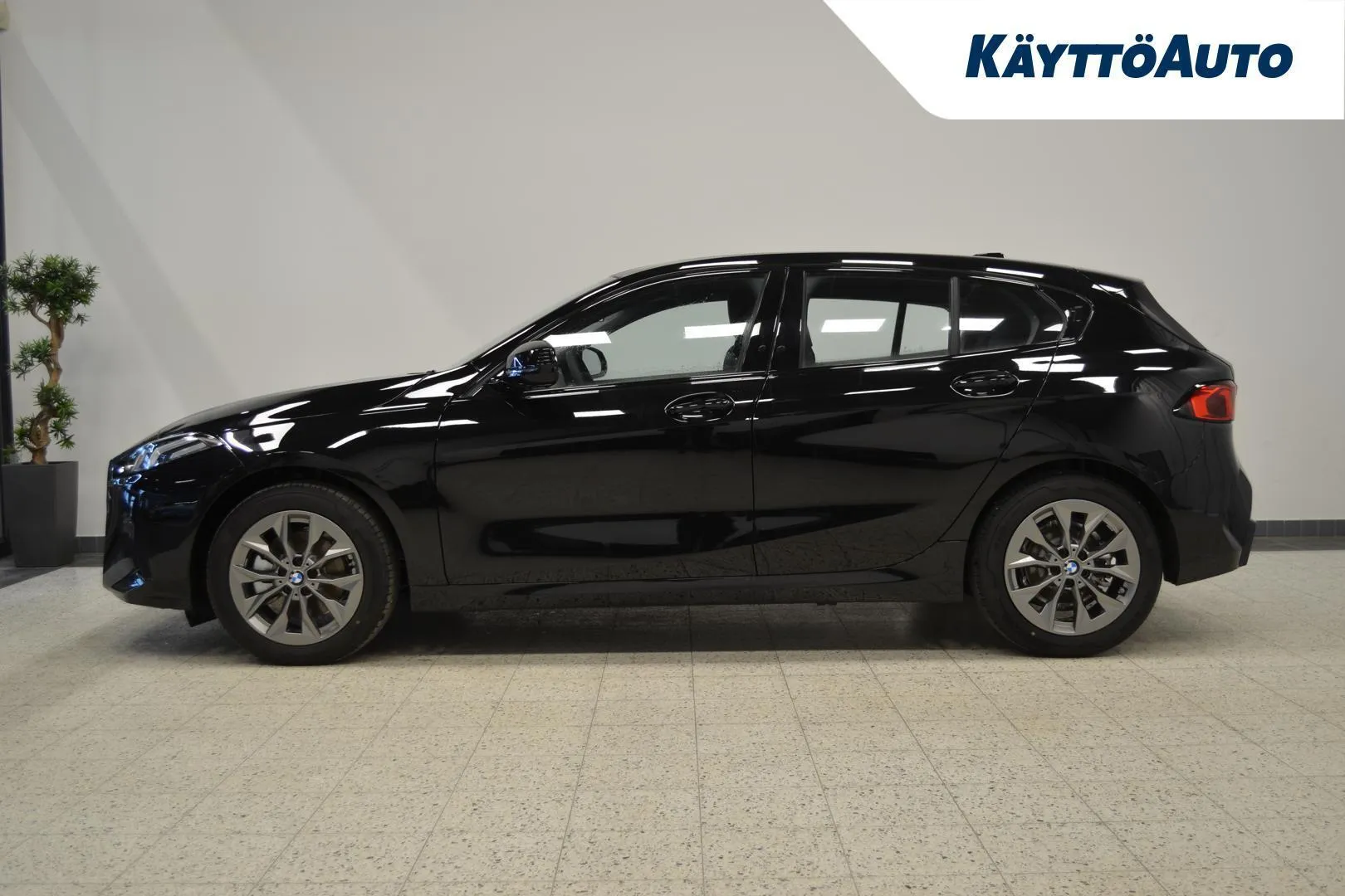 BMW 120 ZPX-674 carousel image