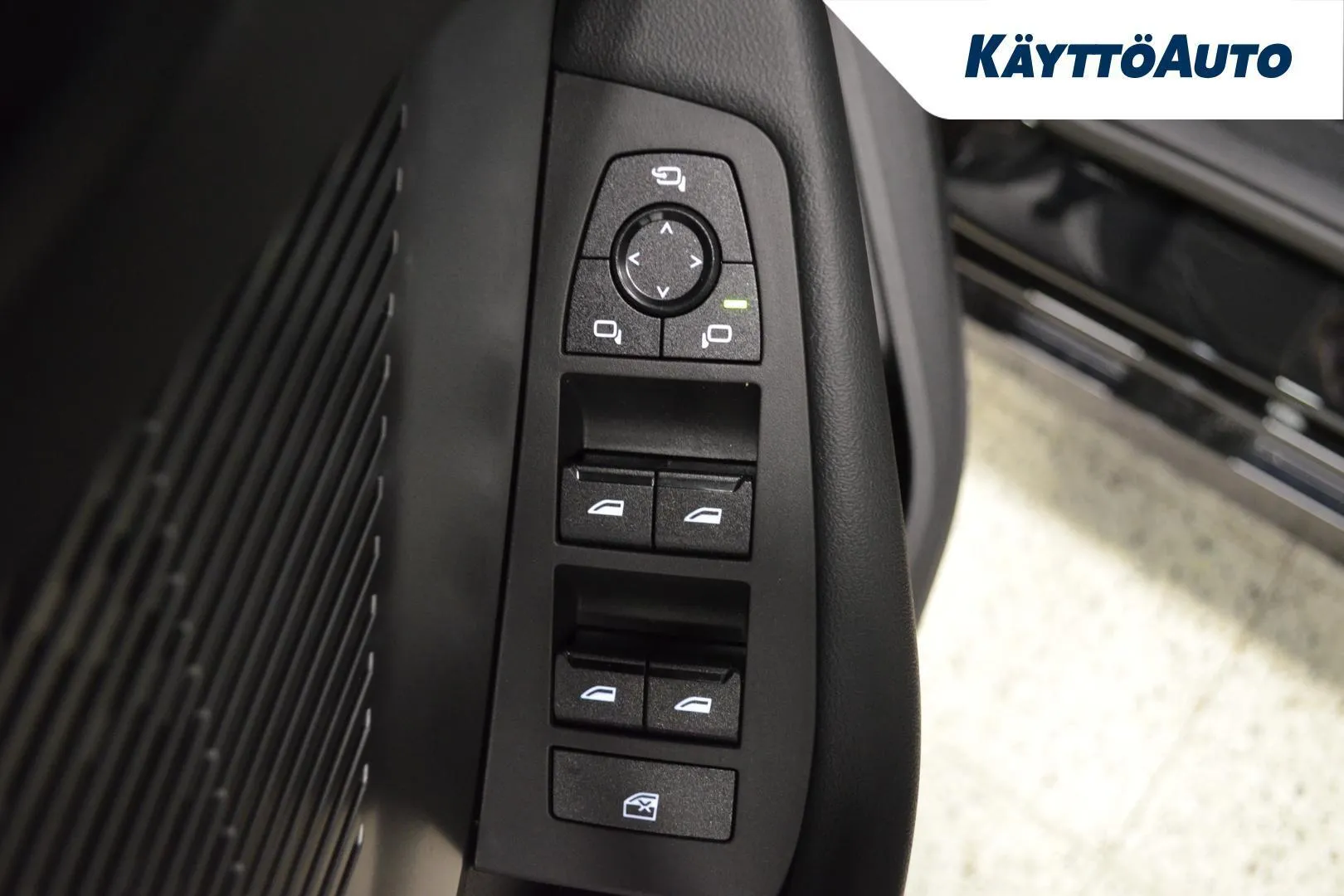 BMW 120 ZPX-674 carousel image