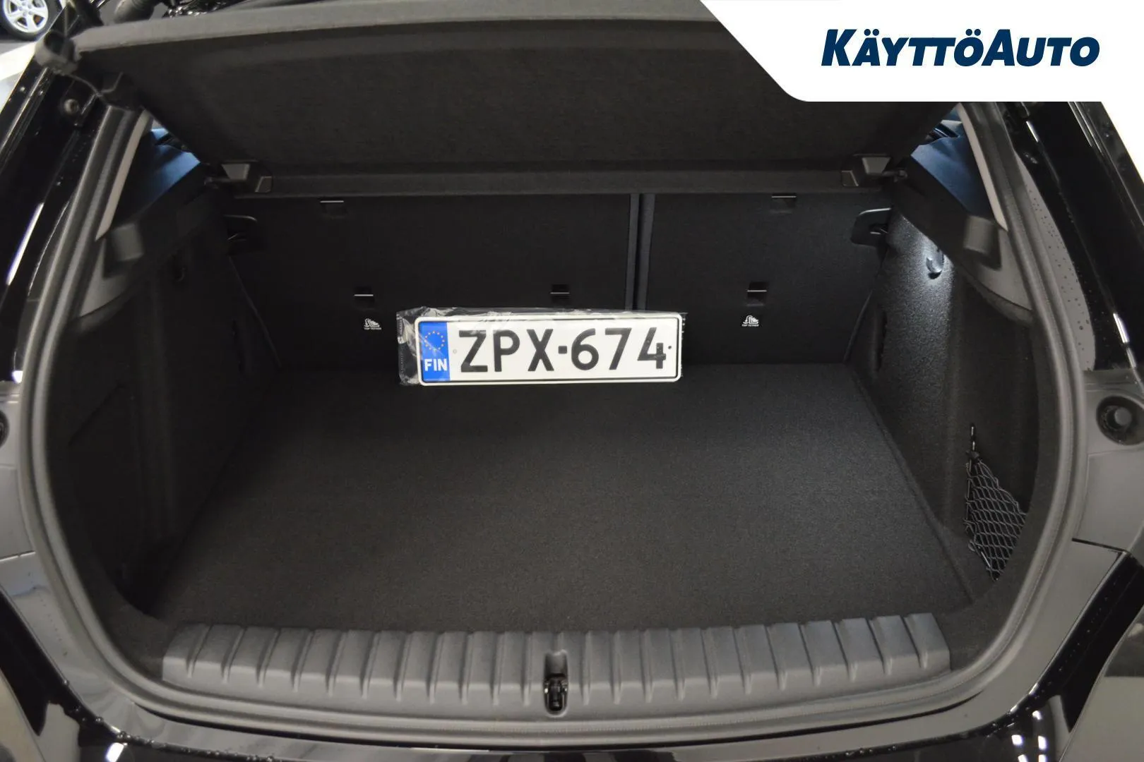 BMW 120 ZPX-674 carousel image