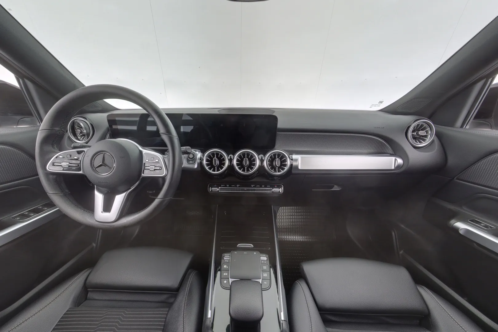 Mercedes-Benz GLB CPJ-598 carousel image