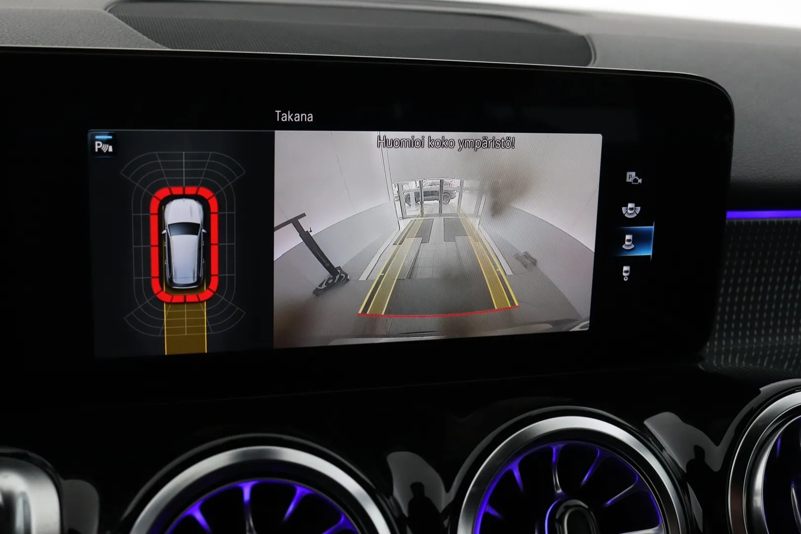 Mercedes-Benz GLB CPJ-598 carousel image