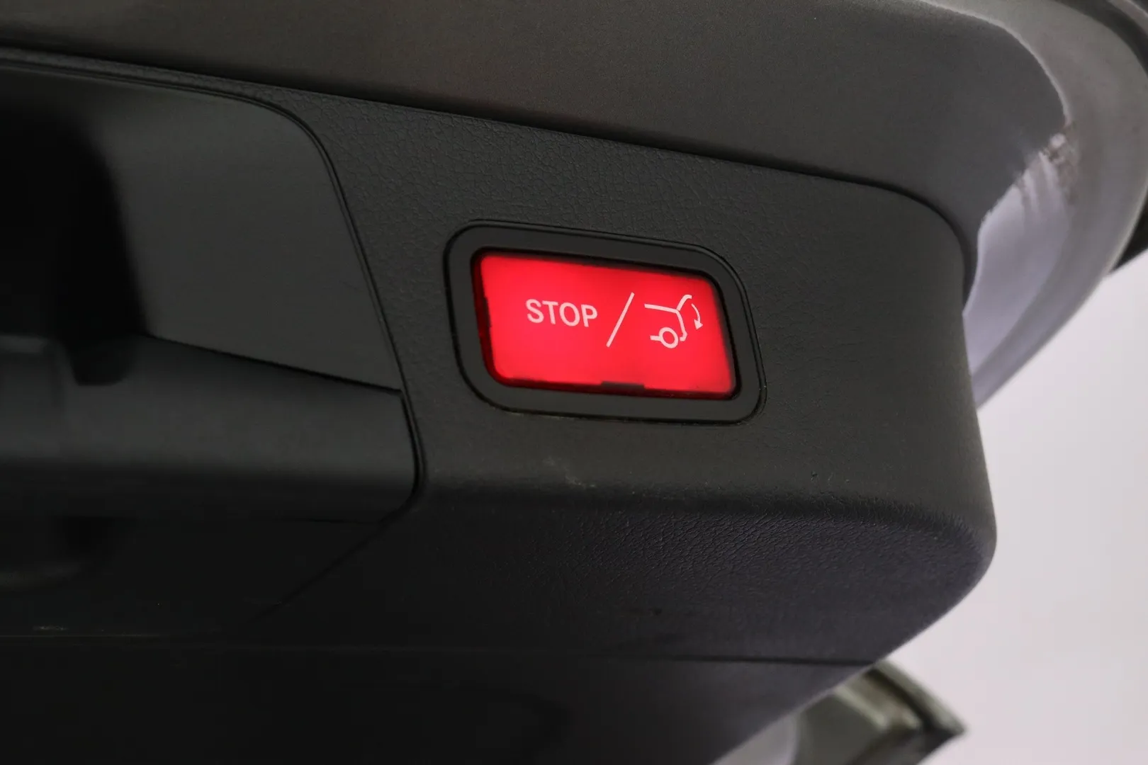 Mercedes-Benz GLB CPJ-598 carousel image