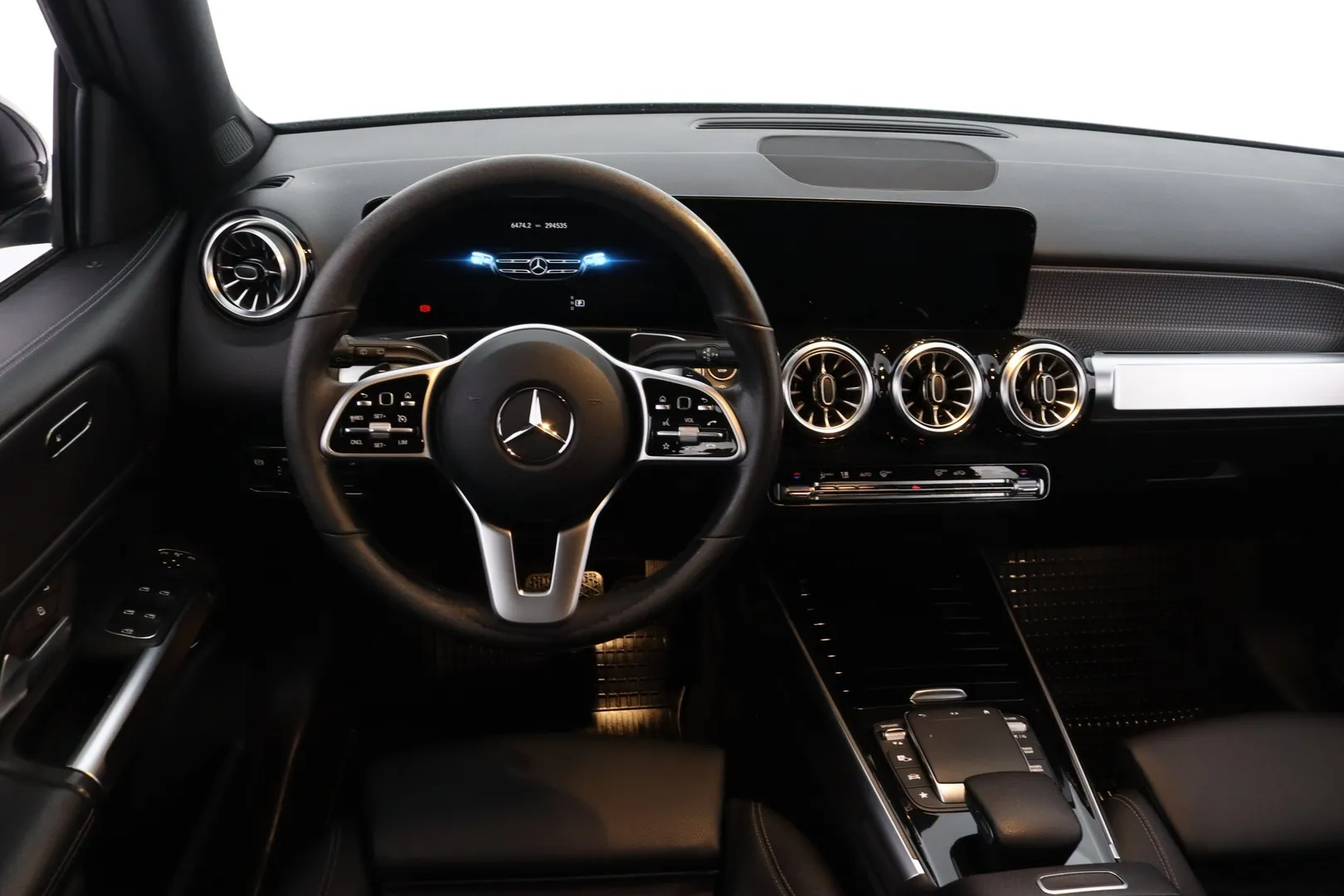 Mercedes-Benz GLB CPJ-598 carousel image