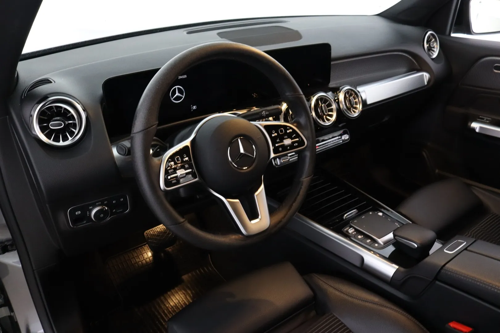 Mercedes-Benz GLB CPJ-598 carousel image