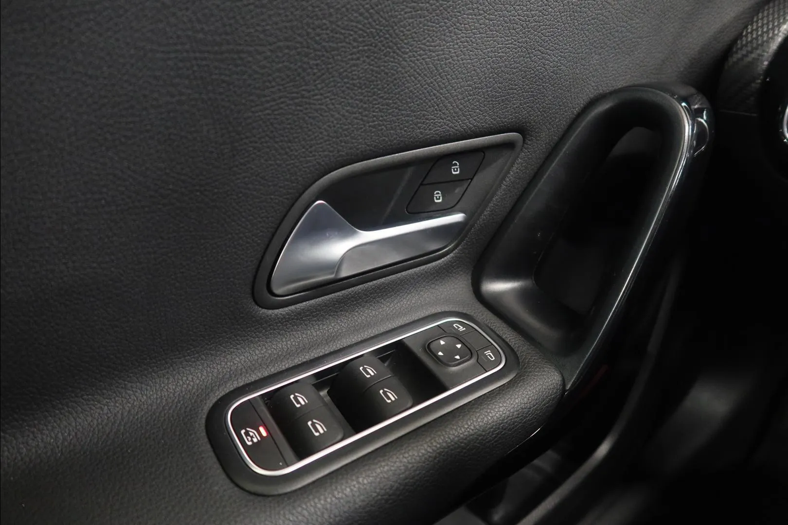 Mercedes-Benz A COO-892 carousel image