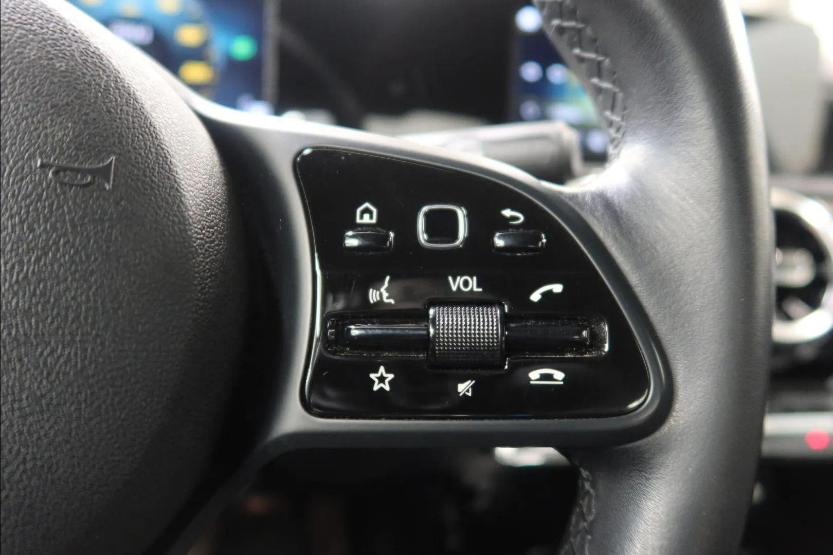 Mercedes-Benz A COO-892 carousel image