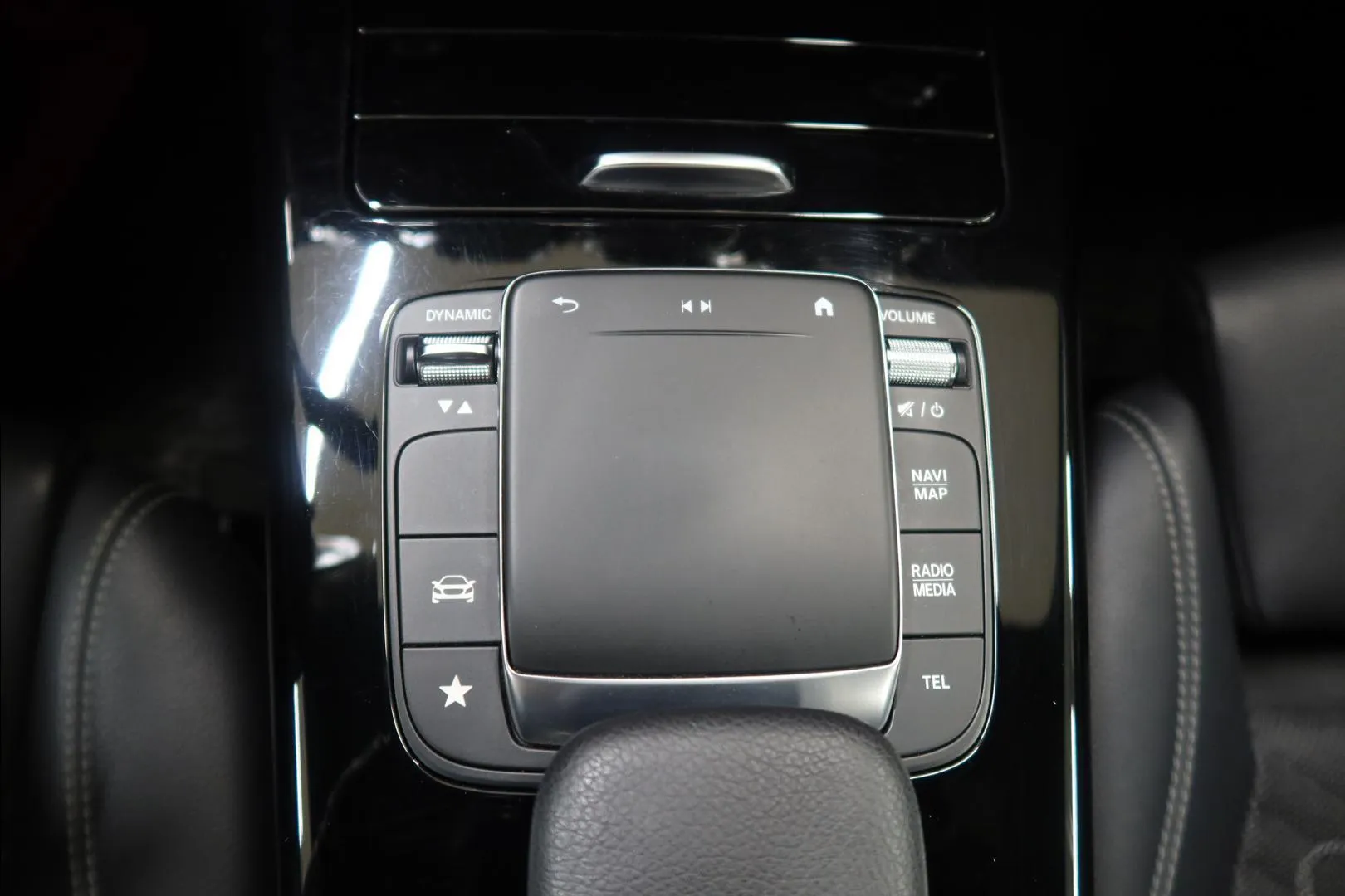 Mercedes-Benz A COO-892 carousel image