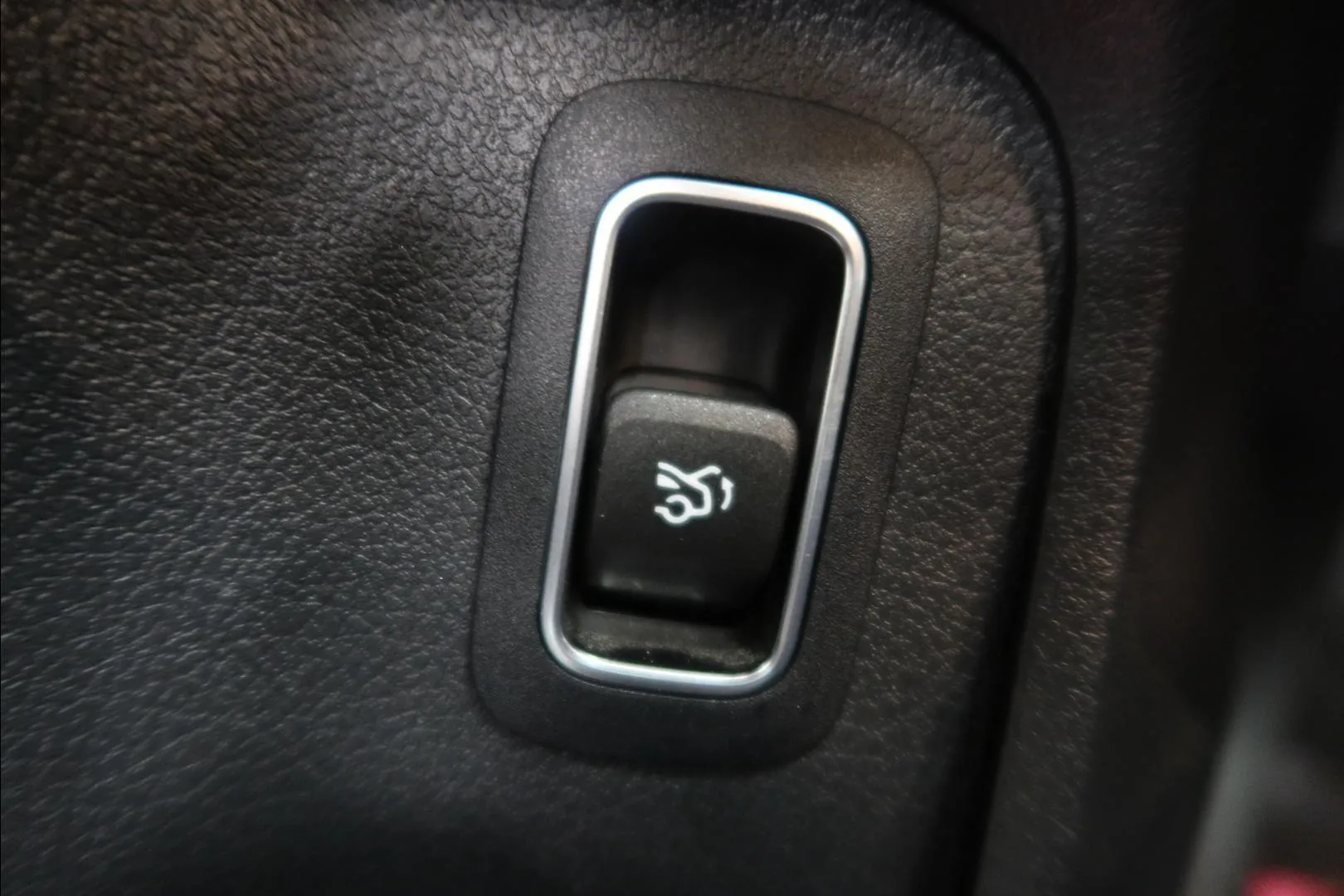 Mercedes-Benz A COO-892 carousel image