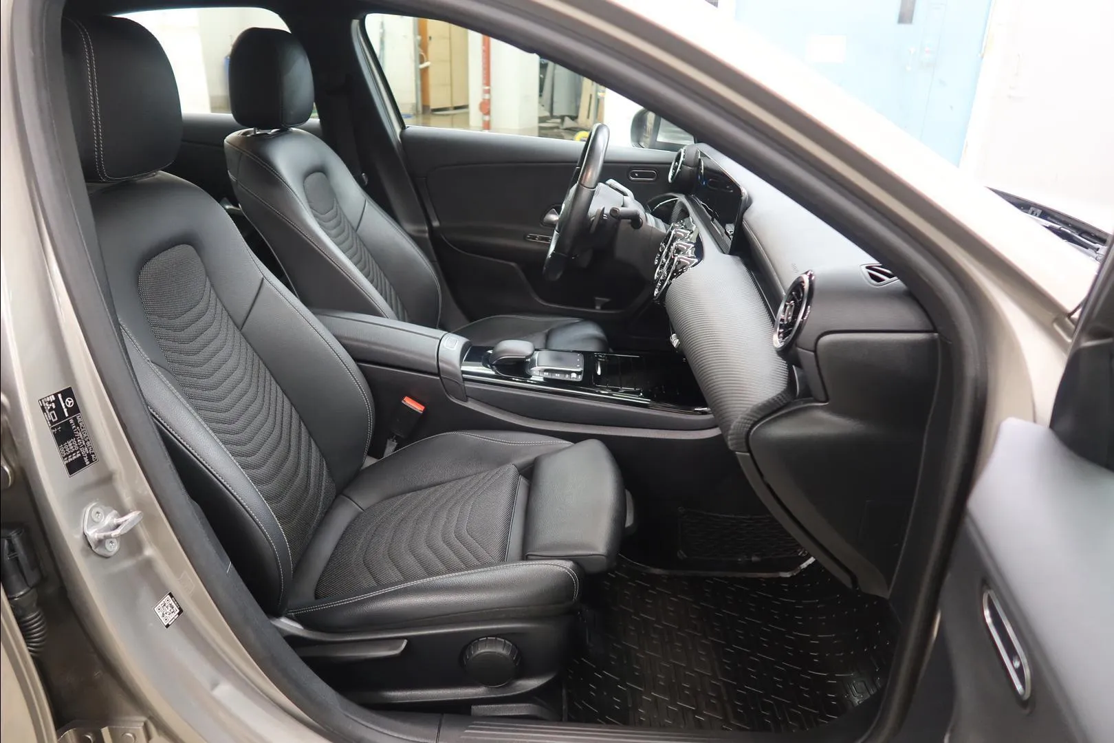 Mercedes-Benz A COO-892 carousel image