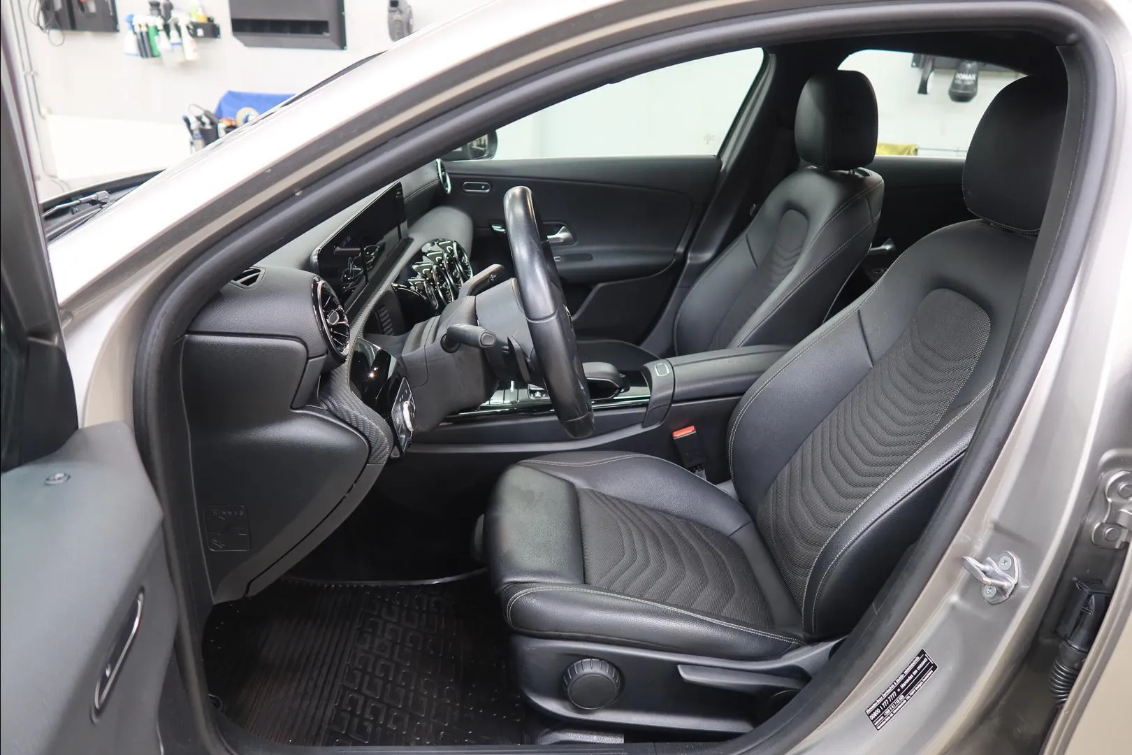 Mercedes-Benz A COO-892 carousel image