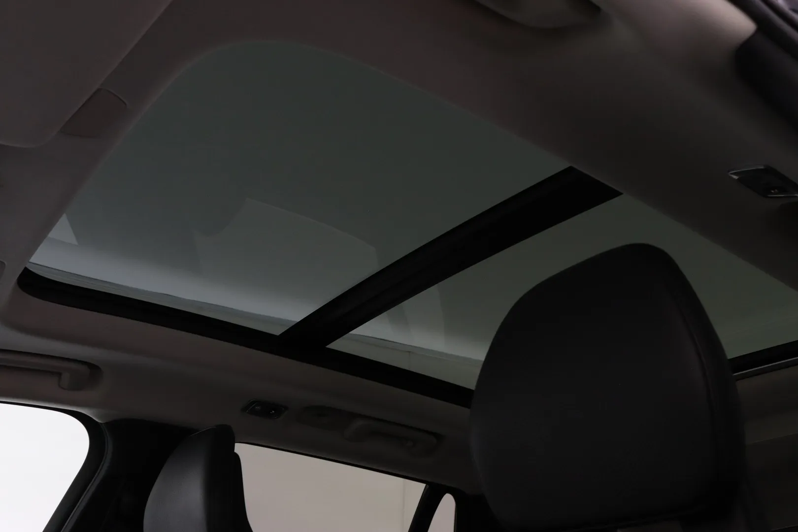 Volvo XC90 YXV-436 carousel image