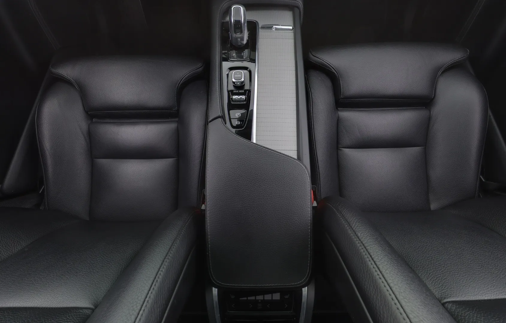 Volvo XC90 YXV-436 carousel image