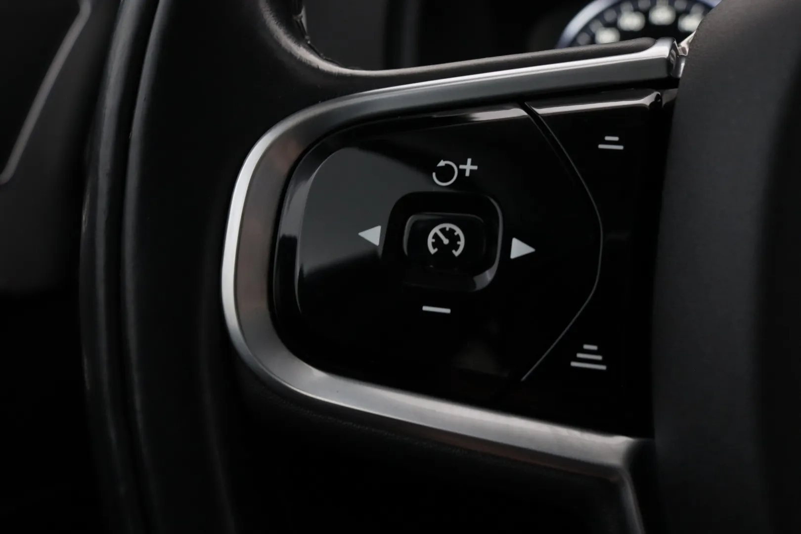 Volvo XC90 YXV-436 carousel image