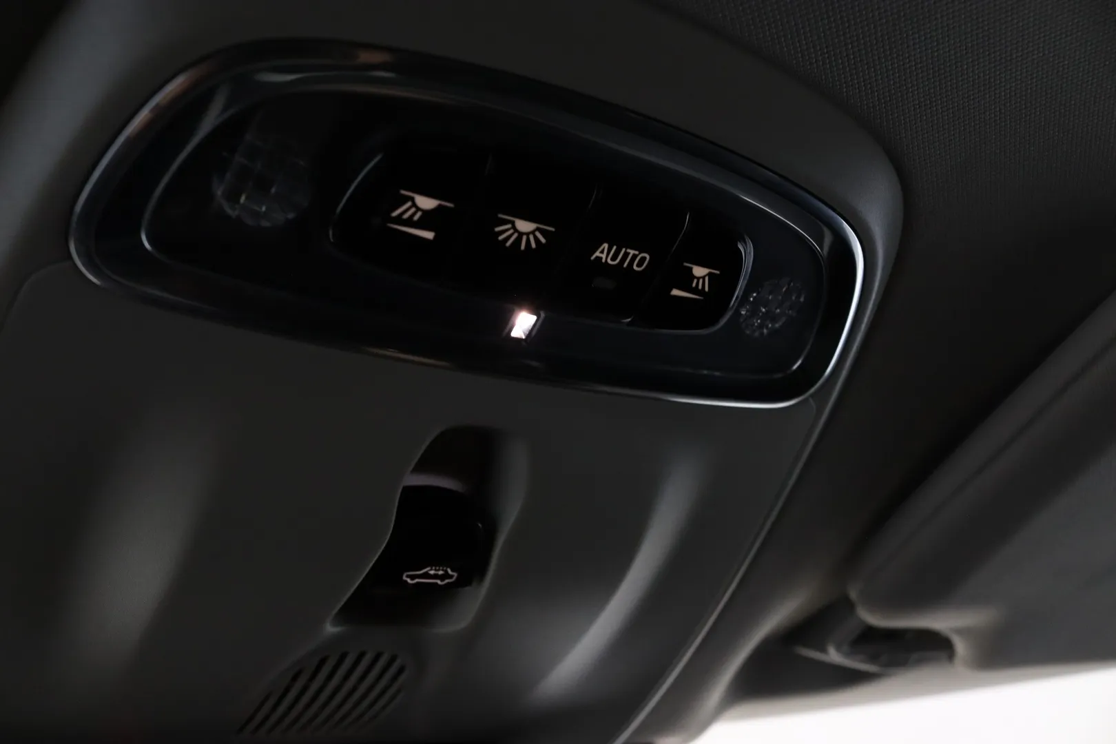 Volvo XC90 YXV-436 carousel image