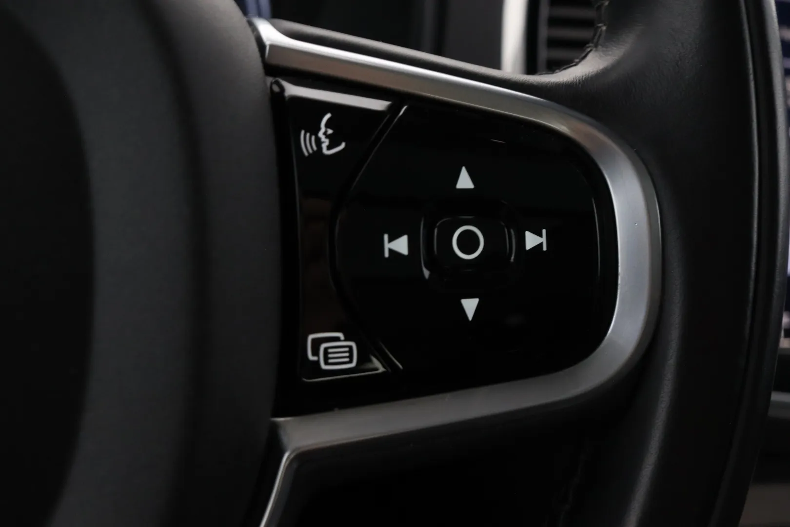 Volvo XC90 YXV-436 carousel image