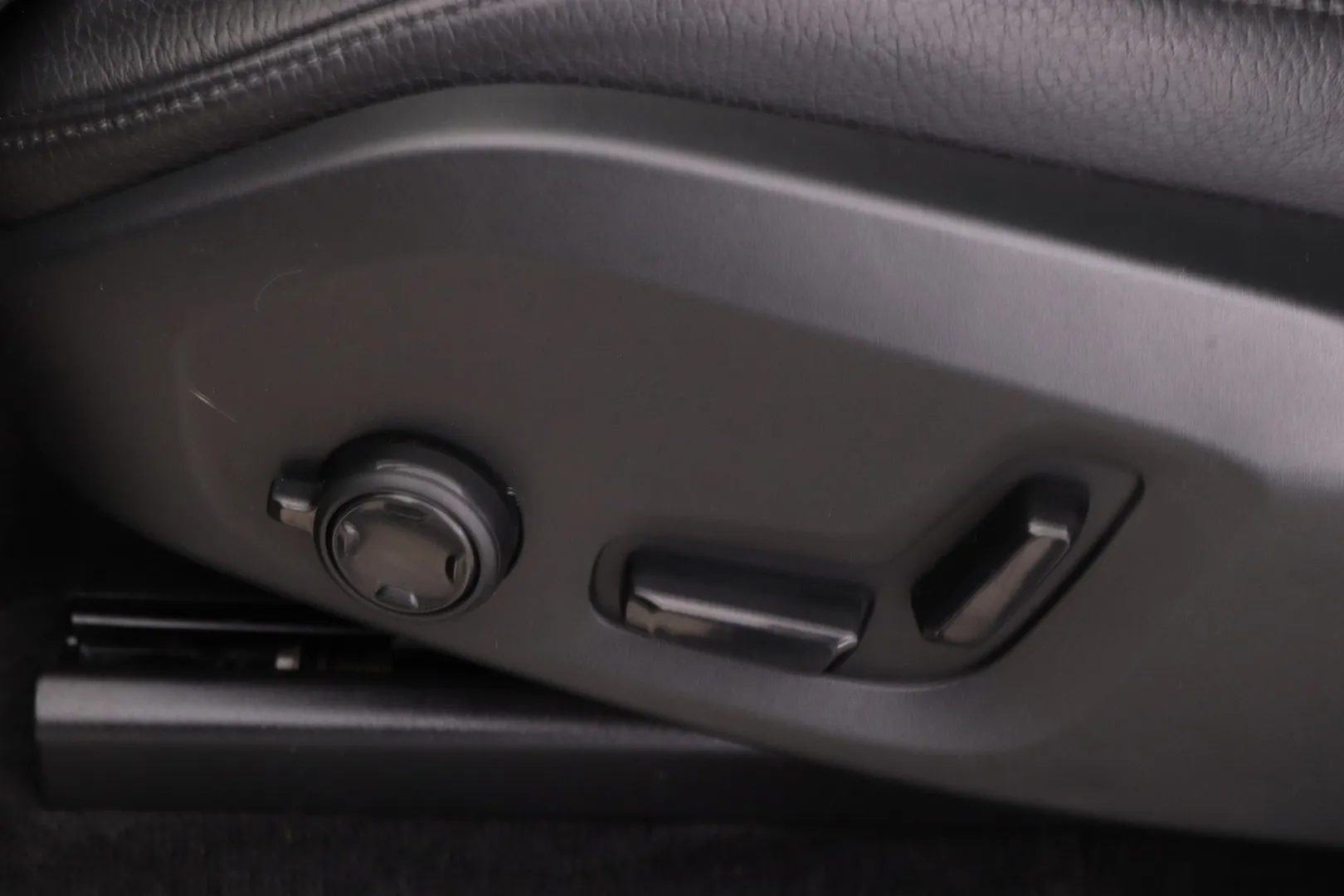 Volvo XC90 YXV-436 carousel image