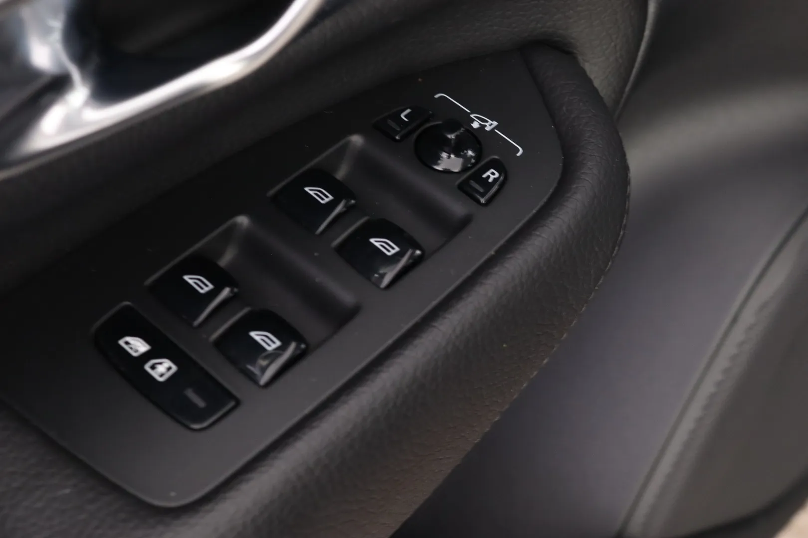 Volvo XC90 YXV-436 carousel image