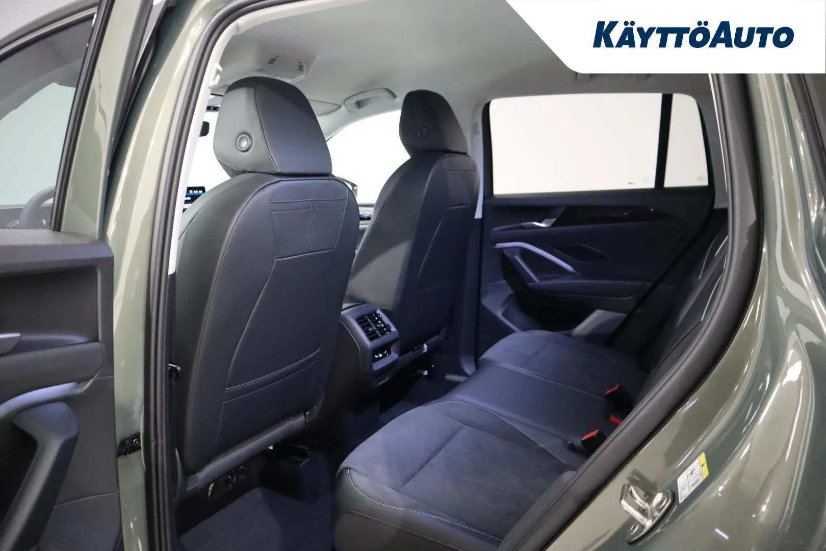 Volkswagen Tiguan ZRB-410 carousel image