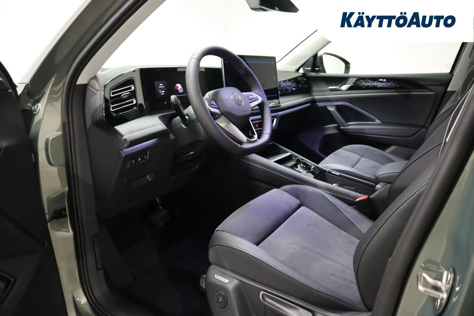 Volkswagen Tiguan ZRB-410 carousel image