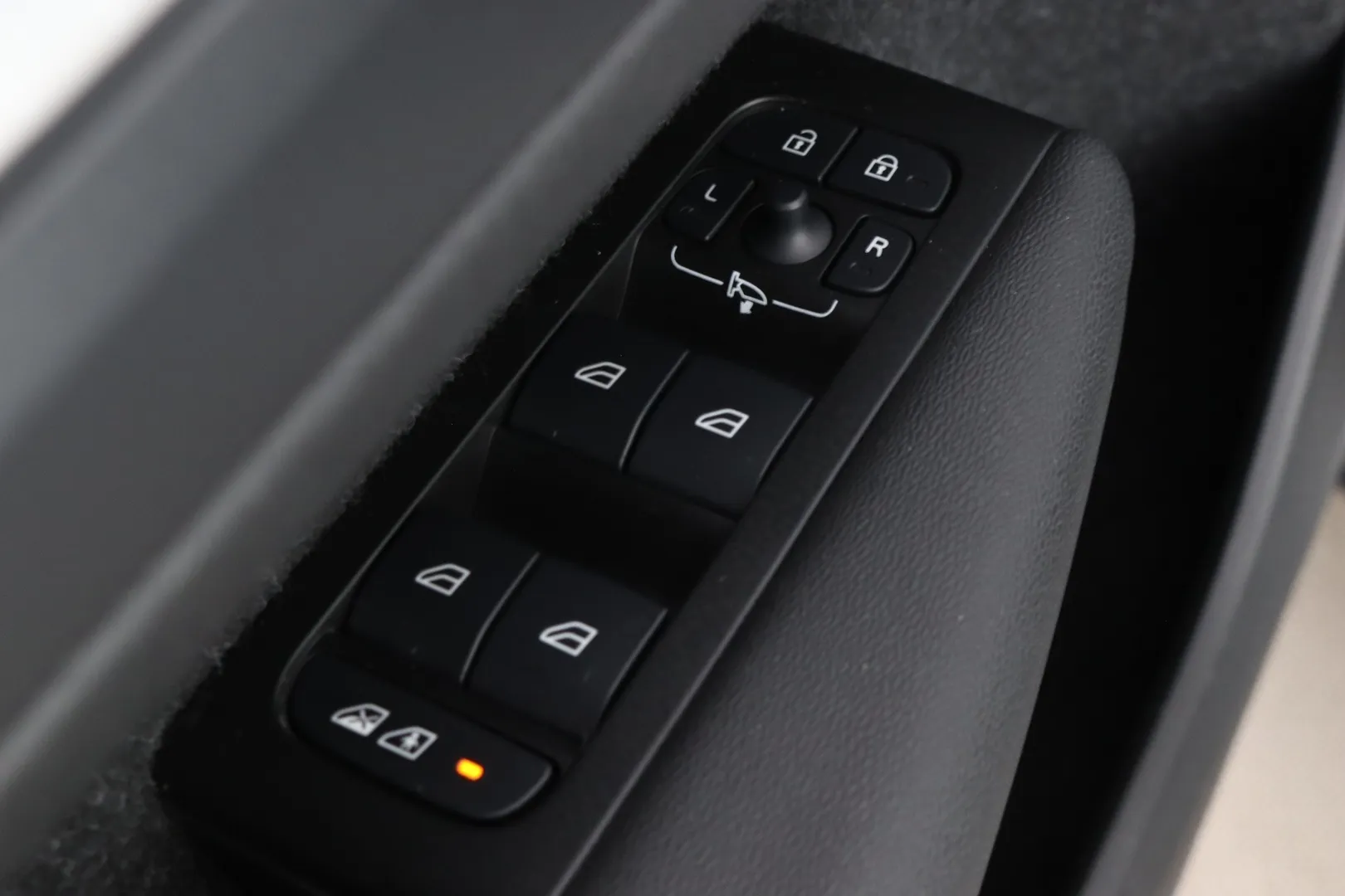 Volvo XC40 NME-696 carousel image