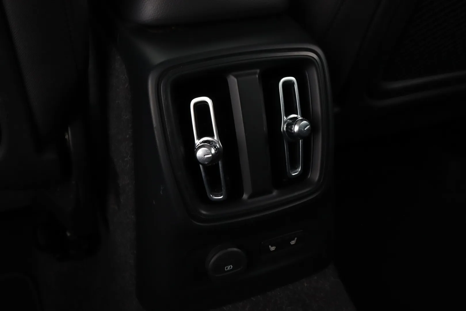 Volvo XC40 NME-696 carousel image