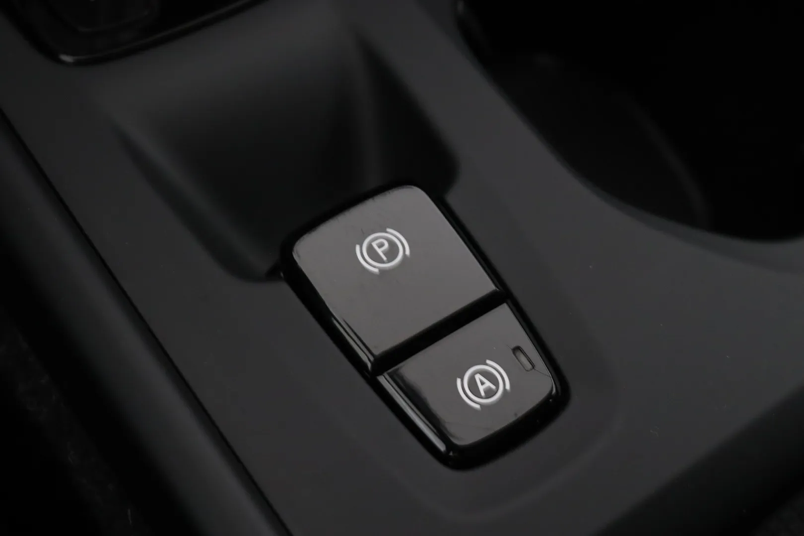 Volvo XC40 NME-696 carousel image