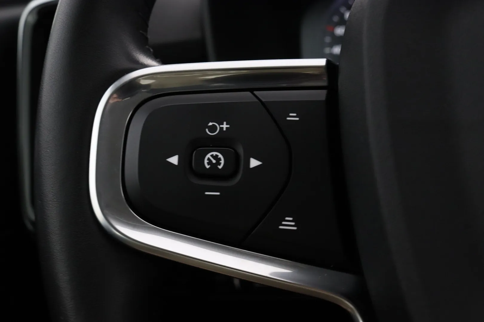 Volvo XC40 NME-696 carousel image