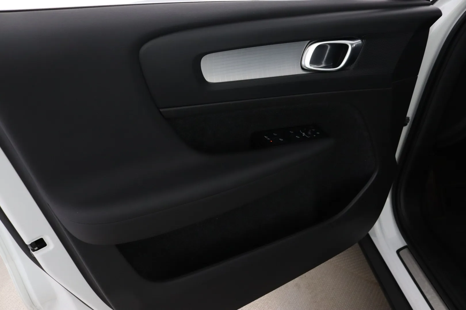 Volvo XC40 NME-696 carousel image