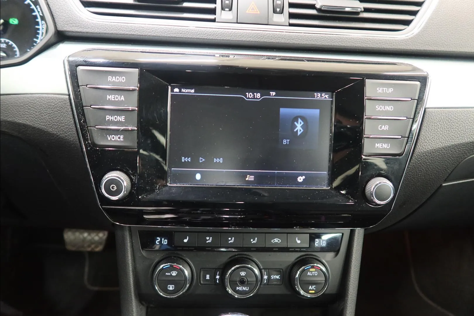 Skoda Superb KNO-844 carousel image