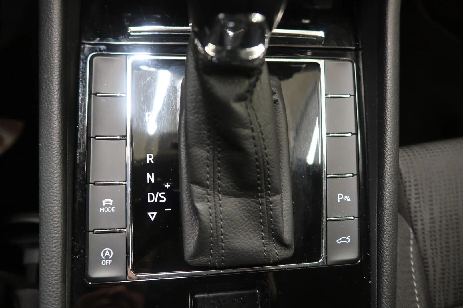 Skoda Superb KNO-844 carousel image