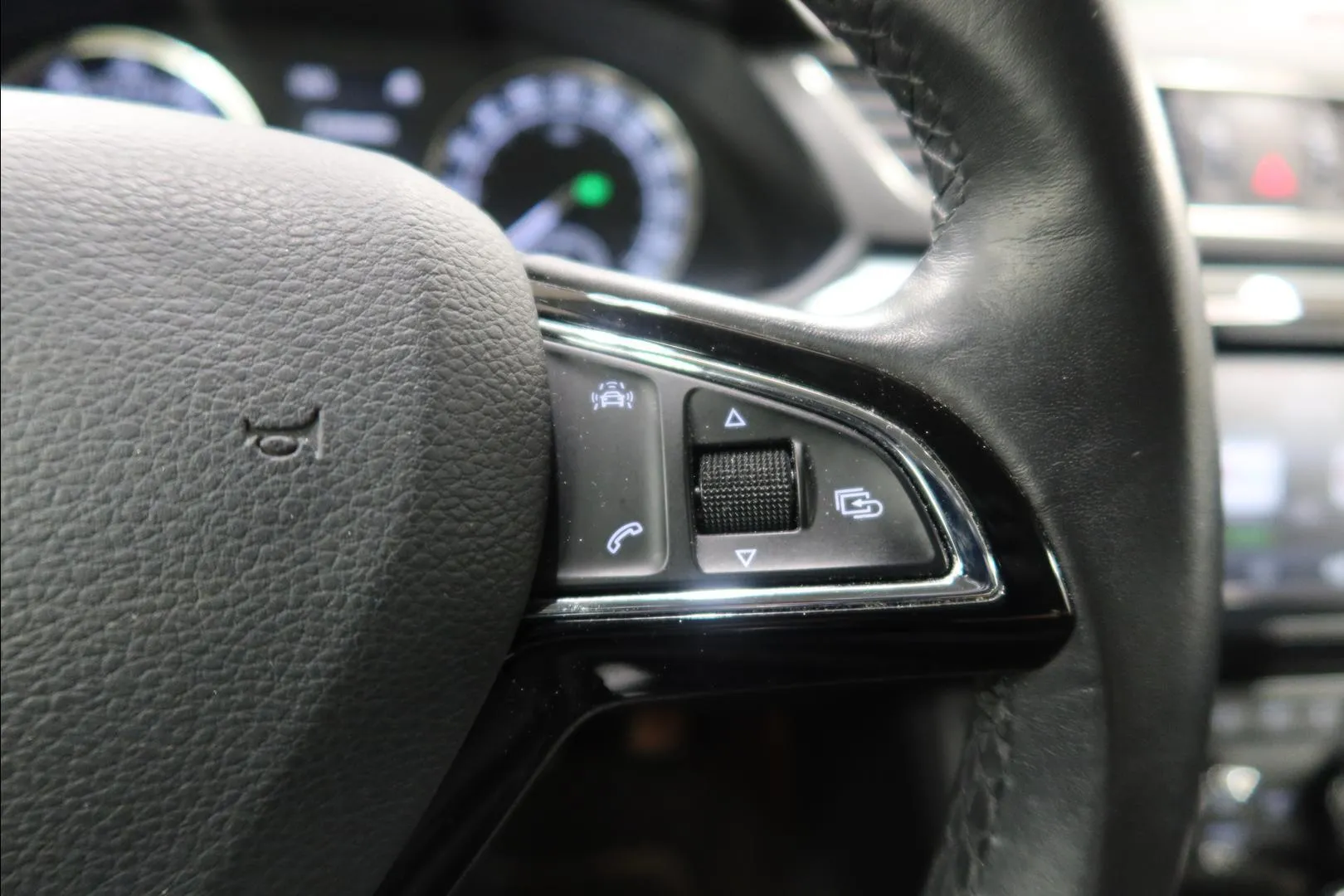 Skoda Superb KNO-844 carousel image