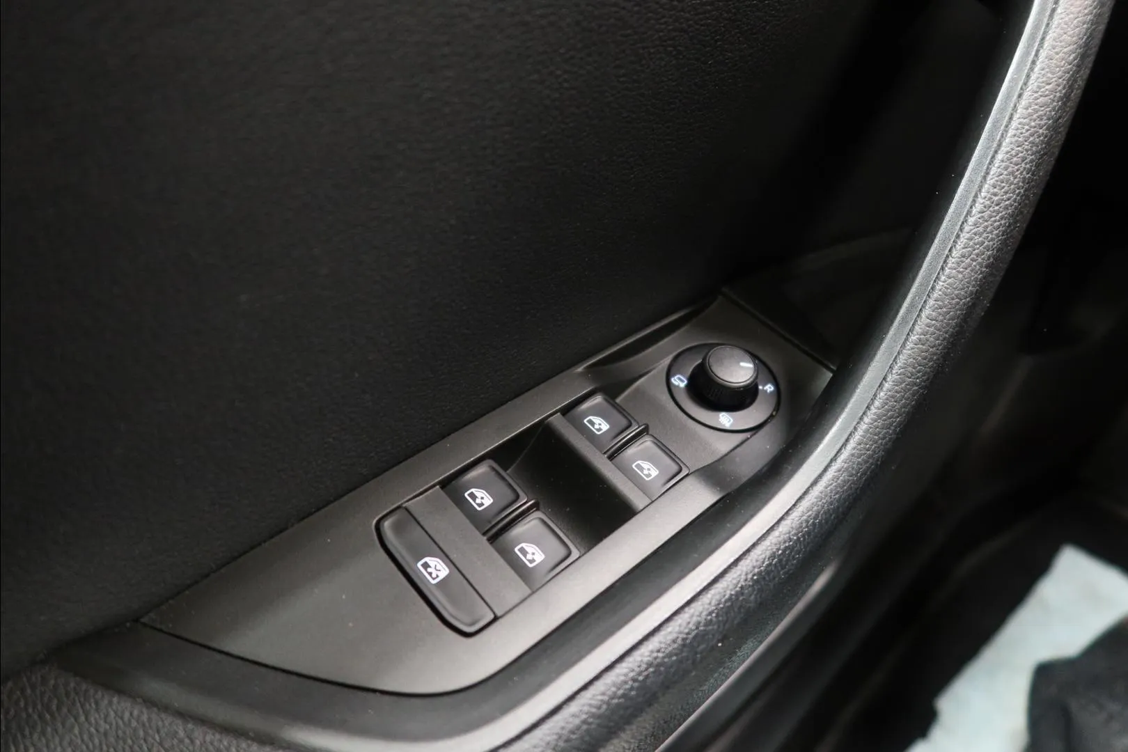 Skoda Superb KNO-844 carousel image