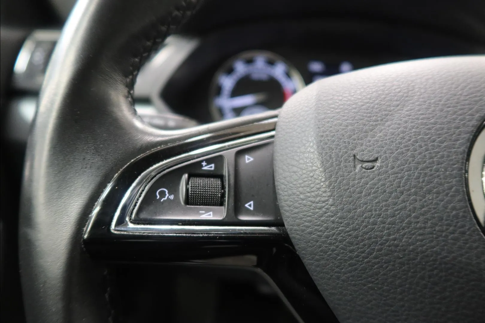 Skoda Superb KNO-844 carousel image