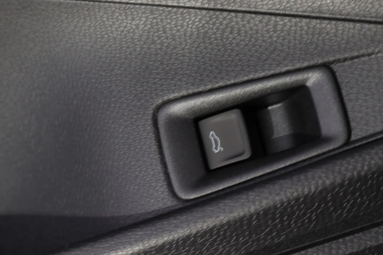 Volkswagen ID.4 YMF-177 carousel image