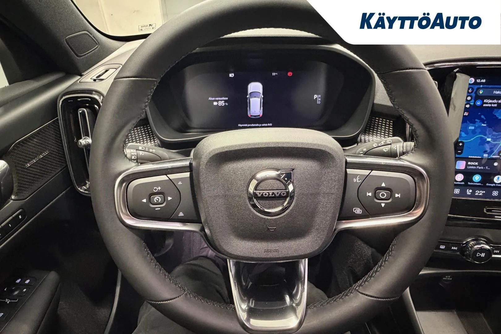 VOLVO EX40 YMJ-674 carousel image